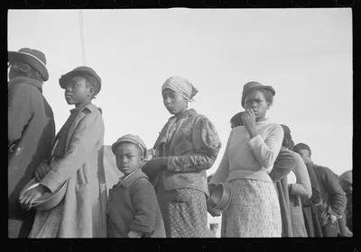 Negroes in the lineup for food at meal time in the camp for flood…, Arkansas, 1937
