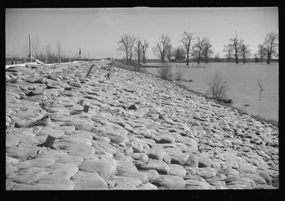 The Bessie Levee augmented with sand bags during the 1937 flood near…, Tennessee