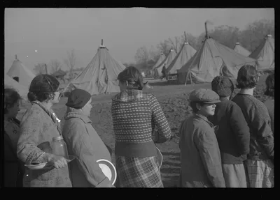 [Untitled photo, possibly related to: Refugees lined up at meal time…, Arkansas, 1937
