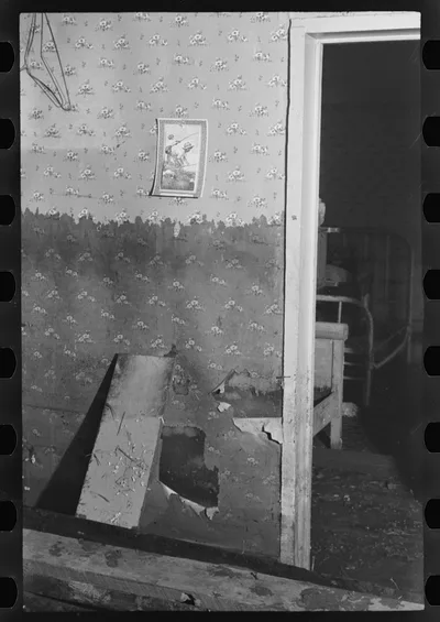 Tennessee farmhouse near Ridgeley after flood had subsided, 1937