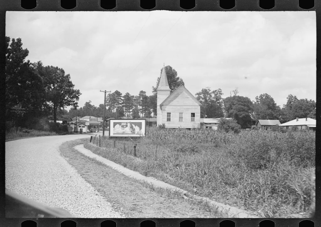 Roadside scene, Alabama. Approach to Moundville, 1936