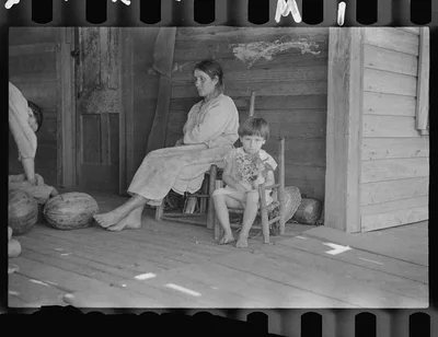 Mrs. Frank Tengle and Laura Minnie Lee Tengle, sharecroppers, near…, Alabama, 1936