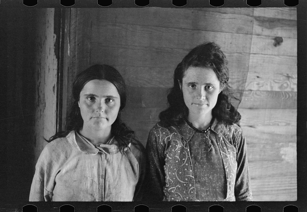 Elizabeth and Dora Mae Tengle, Hale County, Alabama, 1936