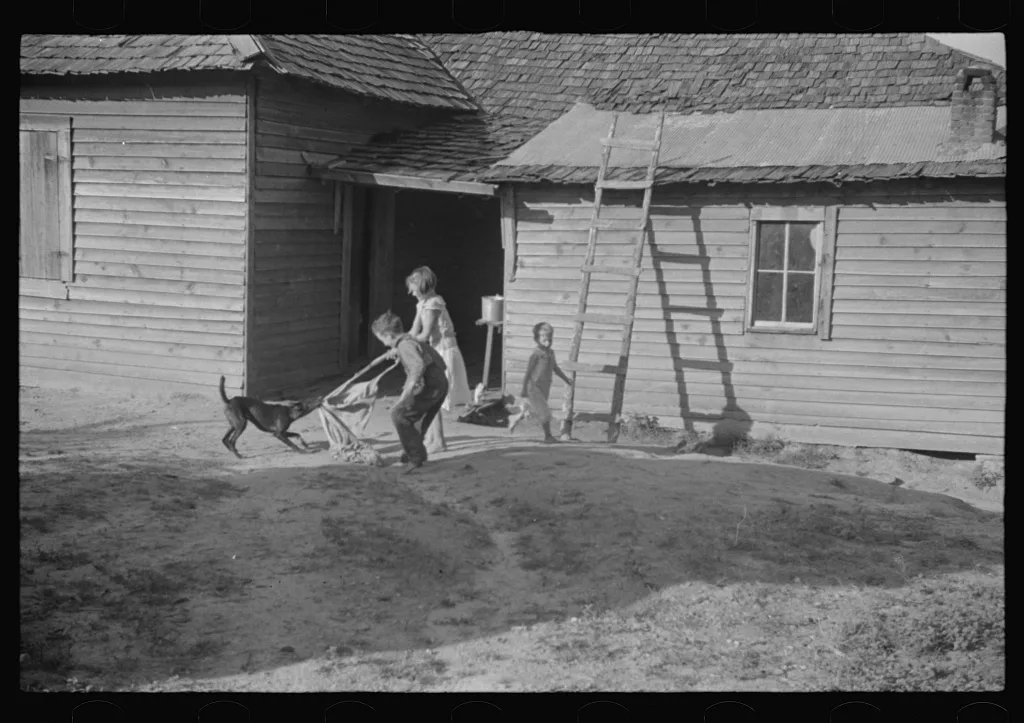 [Untitled photo, possibly related to: Burroughs children playing in…, Alabama, 1936