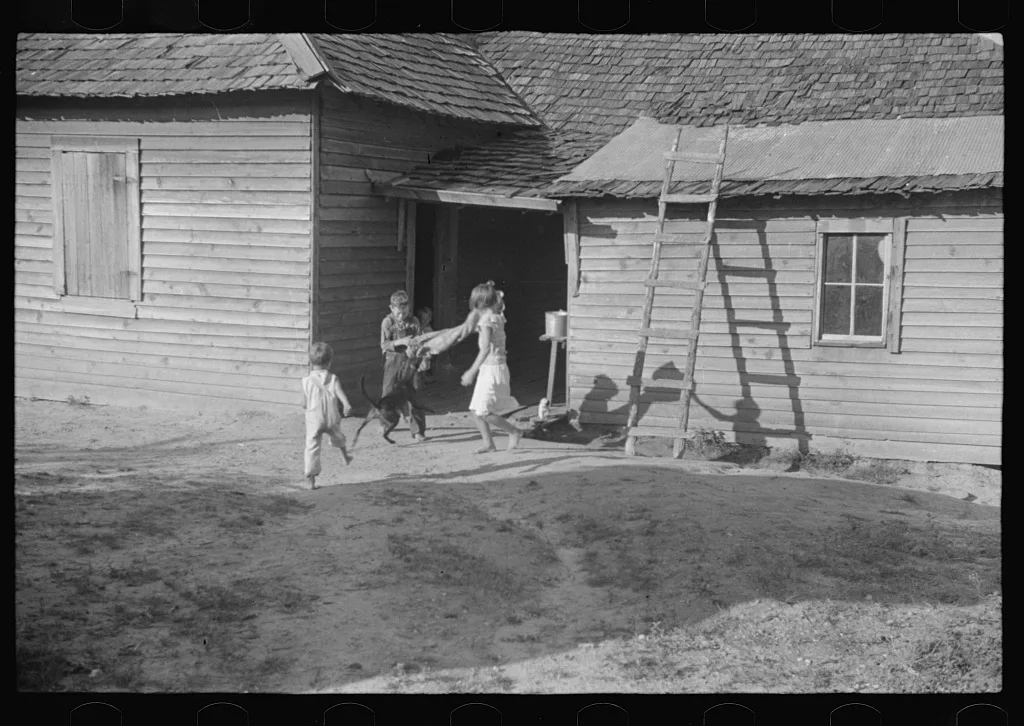 Burroughs children playing in the yard, Hale County, Alabama, 1936