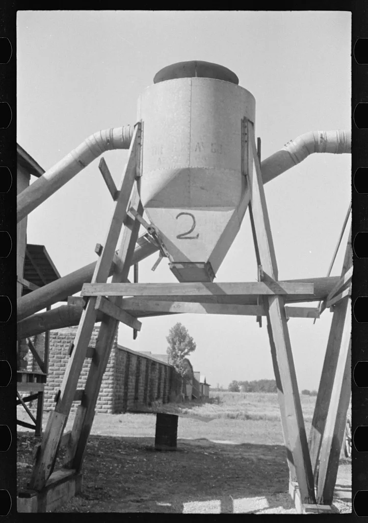 [Untitled photo, possibly related to: Cotton gin and wagons. Vicinity…, Alabama, 1936