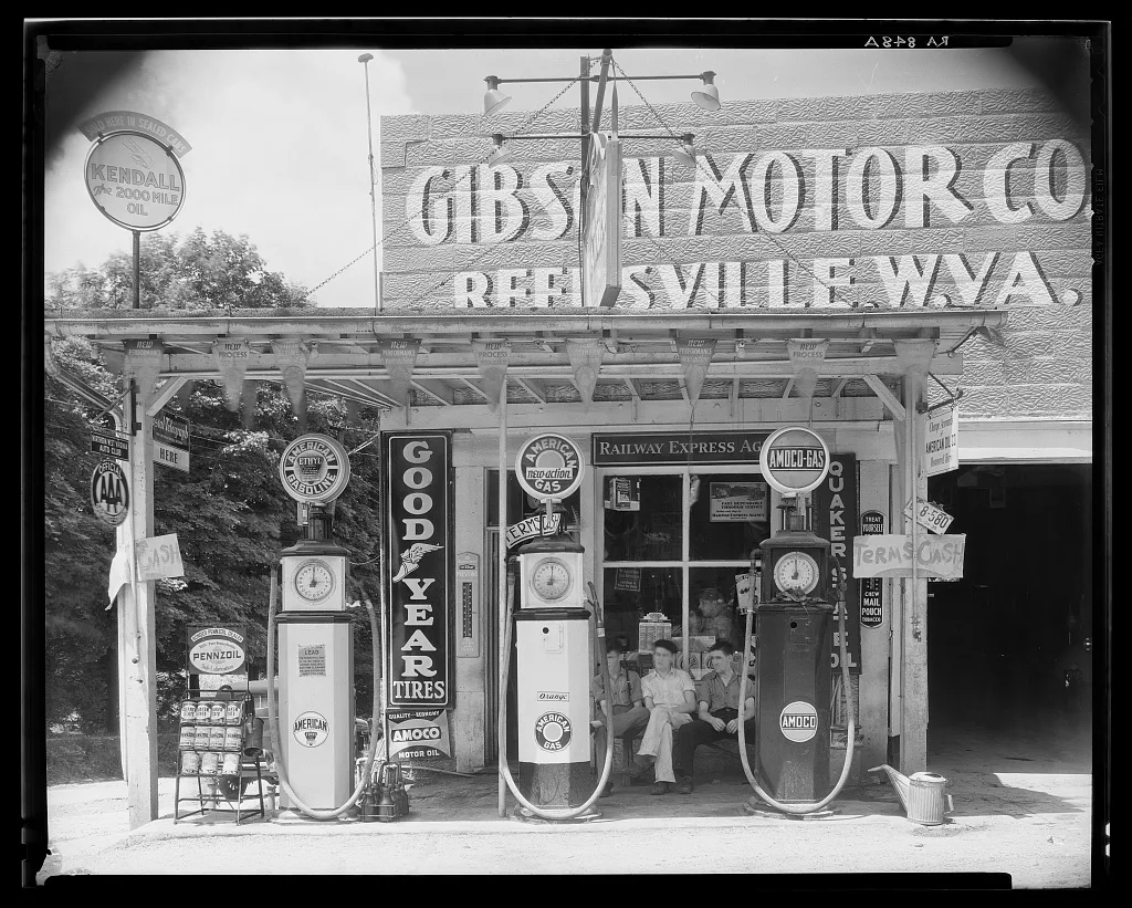 Filling station. Reedsville, West Virginia, 1935