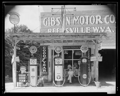 Filling station. Reedsville, West Virginia, 1935