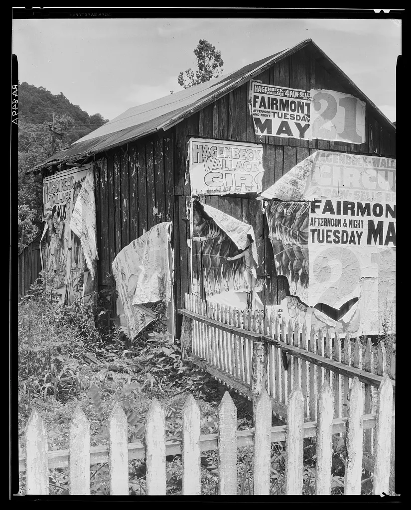 Roadside barn. Monongalia County, West Virginia, 1935
