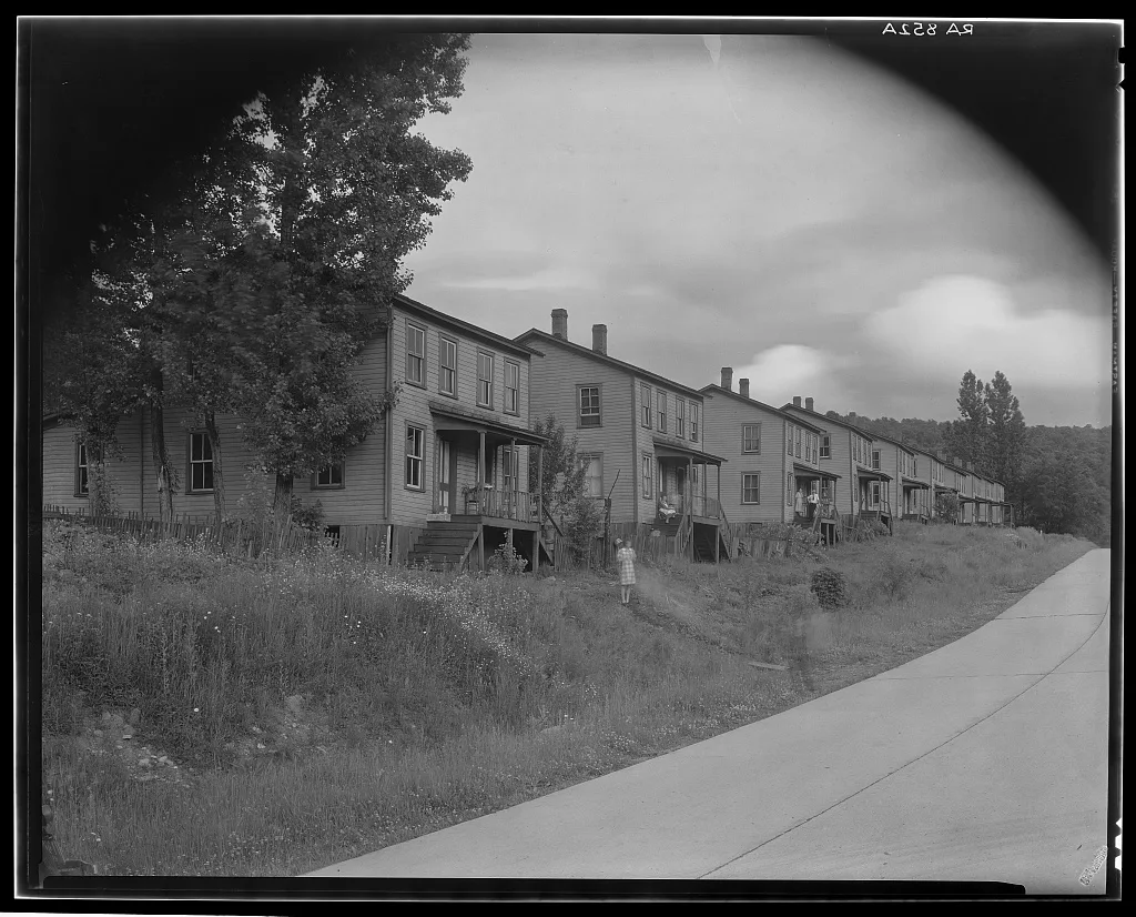 Company houses along highway. Hoffman Tannery. Gormania, West Virginia, 1935