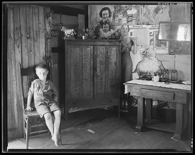 Interior of miner's shack. Scott's Run outside of Morgantown, West…, West Virginia, 1935