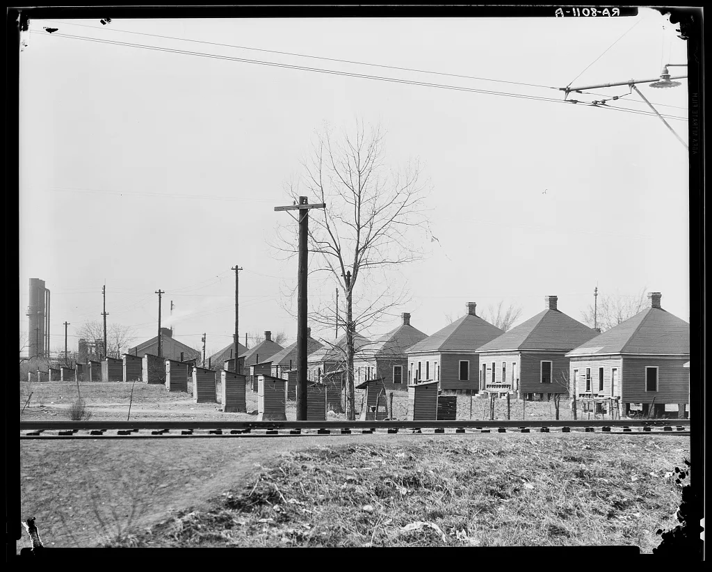 Steelmill workers' houses, company owned. Vicinity of Birmingham,…, Alabama, 1936