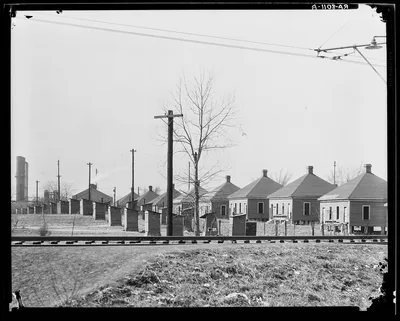 Steelmill workers' houses, company owned. Vicinity of Birmingham,…, Alabama, 1936