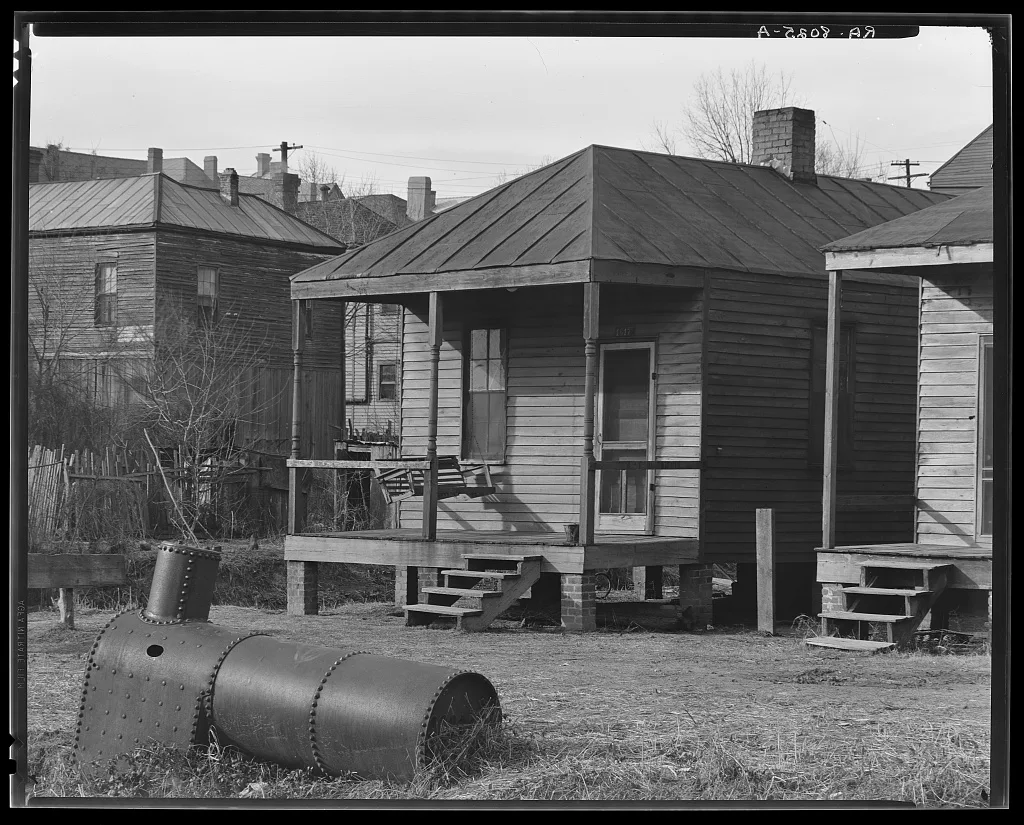 Negro houses. Vicksburg, Mississippi, 1936