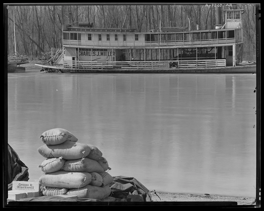 Mississippi River steamboat. Vicksburg, Mississippi, 1936