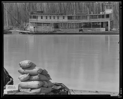 Mississippi River steamboat. Vicksburg, Mississippi, 1936