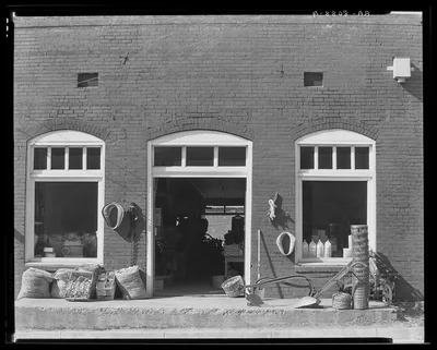 Mississippi general store front, 1936
