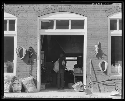 Mississippi general store front, 1936
