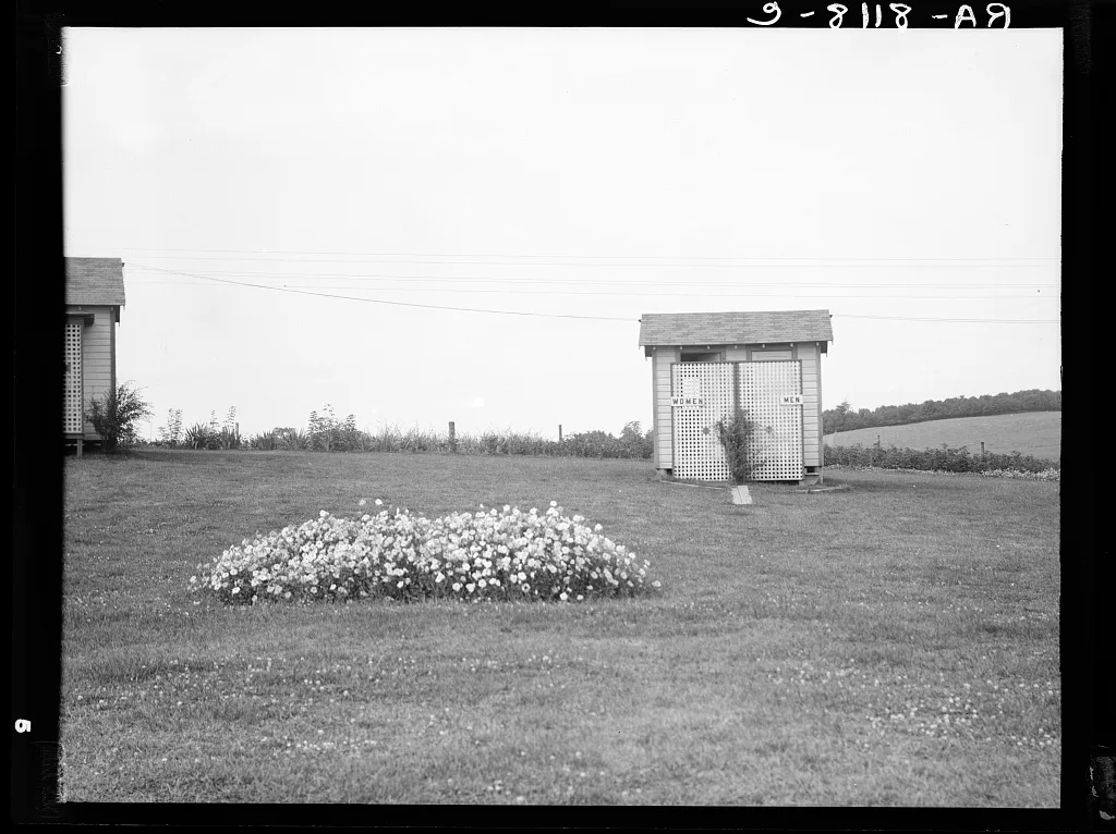 Tourist camp privy. Georgia, 1936