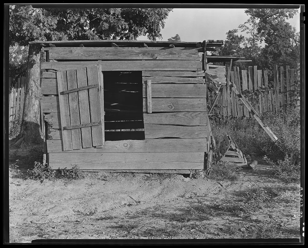 Chicken house of Floyd Burroughs, sharecropper. Hale County, Alabama, 1936