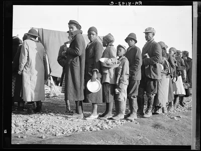 Negroes waiting for food in the Forrest City, Arkansas, concentration…, 1937