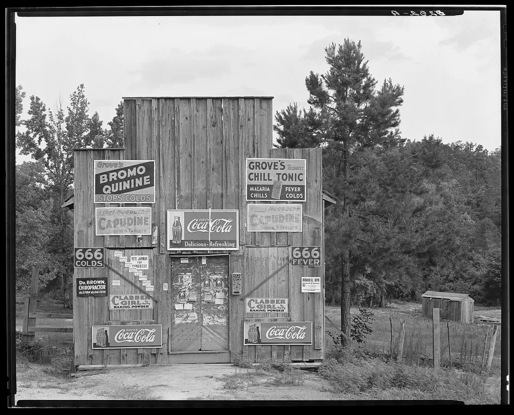 Roadside store between Tuscaloosa and Greensboro, Alabama, 1936